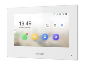 Digitales Wandbedienfeld mit einem LCD-Bildschirm, der Uhrzeit, Datum und verschiedene App-Icons wie Anruf, Nachrichten und Einstellungen anzeigt.