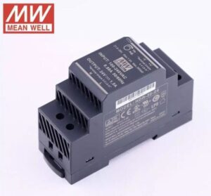 Ein schwarzes Netzteil von Mean Well, Modell HDR-30-24, mit technischen Spezifikationen und Sicherheitszeichen aufgedruckt. Es hat Lüftungsschlitze und ein Gehäuse zur Montage auf einer DIN-Schiene, geeignet für Eingangsspannungen von 100-240VAC und Ausgabespannungen von 24V mit einem Strom von 1,25A.