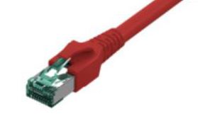 Nahaufnahme eines roten Ethernet-Kabels mit einem RJ45-Stecker am Ende.