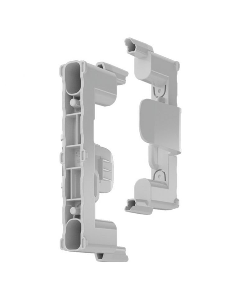 Zwei graue Kunststoffhalterungen mit symmetrischem Design, die für die Montage von Komponenten geeignet sind.