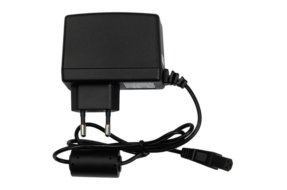 Schwarzes Netzteil mit abnehmbaren Kabel und europäischem Stecker.