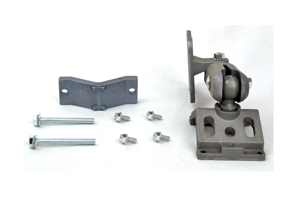 Metallbefestigungssatz mit Gelenk, Montageplatte, Schrauben und Muttern auf weißem Hintergrund.