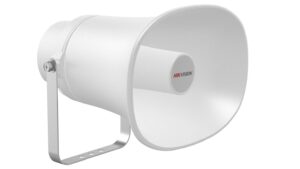 Ein weißer Lautsprecher mit Montagehalterung und sichtbarem HIKVISION-Logo.