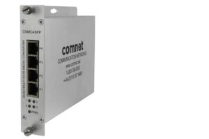 Silbernes Medienkonverter-Gerät mit vier Ethernet-Ports und Kontaktinformationen der Firma Comnet auf der Seite.