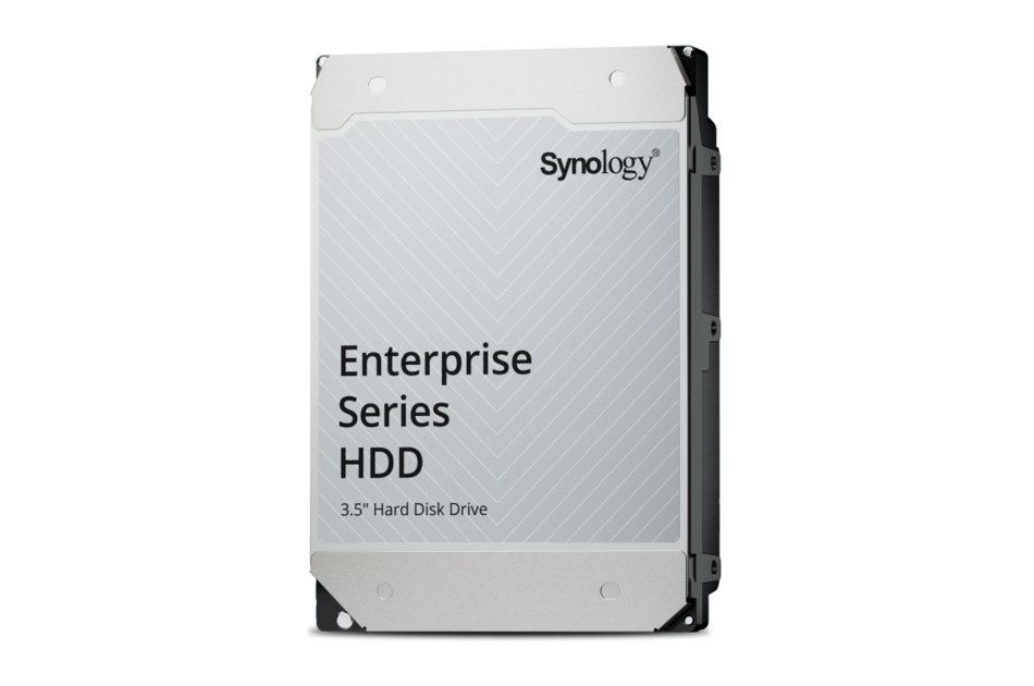 3,5-Zoll-Festplatte der Synology Enterprise Series mit silbernem Gehäuse und Markenlogo.