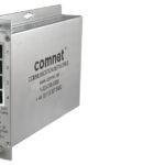 Silberne Netzwerk-Schnittstelle mit drei Ethernet-Ports und Aufschrift "comnet".