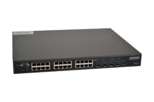 Netzwerk-Switch mit mehreren Ethernet-Ports und einem ComNet-Logo auf der rechten Seite.
