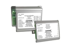 Zwei elektronische Module mit Anschlussports und gedrucktem Text, darunter Kontaktdaten und technische Spezifikationen.
