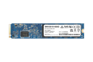 Blaue M.2-SSD mit der Bezeichnung SNV3510-400G, Kapazität 400 GB, mit sichtbaren Schaltkreisen und einem Aufkleber.