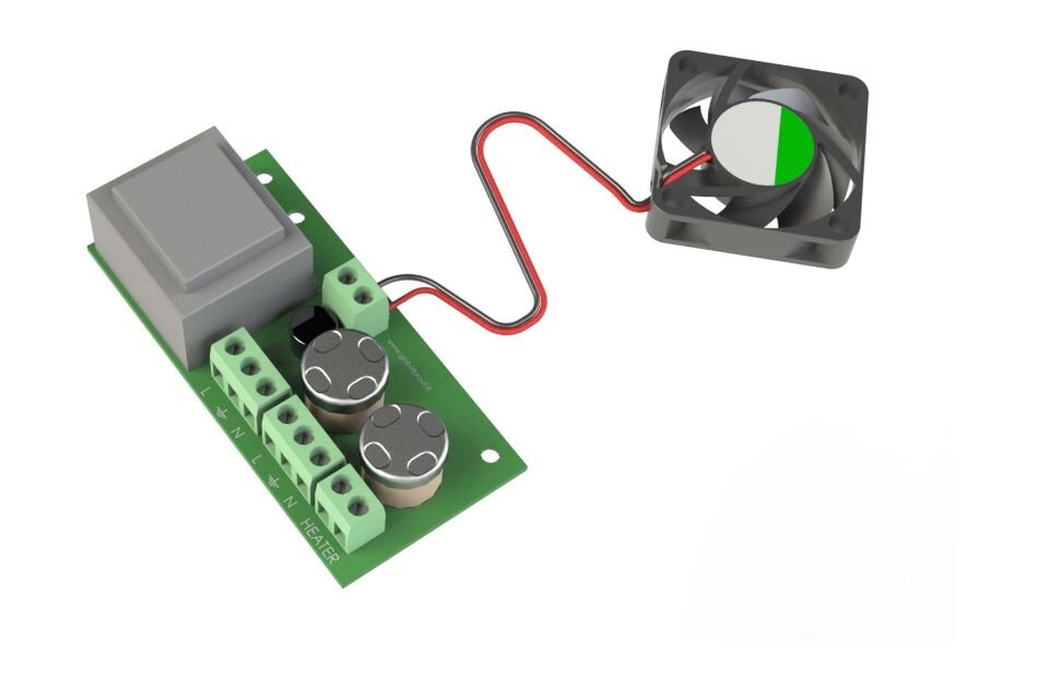 Eine grüne Leiterplatte mit elektronischen Bauteilen, verbunden mit einem kleinen Lüfter.