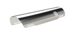 Metallschutzabdeckung mit abgerundeter Form, Schlitzen zur Belüftung und einem glänzenden Finish.