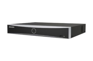 Schwarzer Rekorder von Hikvision mit silbernem Rand und USB-Anschluss an der Vorderseite.