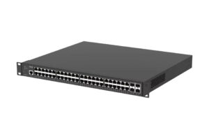 Ein Netzwerk-Switch mit 48 Ethernet-Ports und LED-Anzeigen auf der Vorderseite.