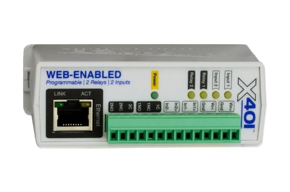 Weißes, webfähiges Gerät mit Ethernet-Anschluss, grünem Steckverbinder und sichtbarer Beschriftung "X-401".