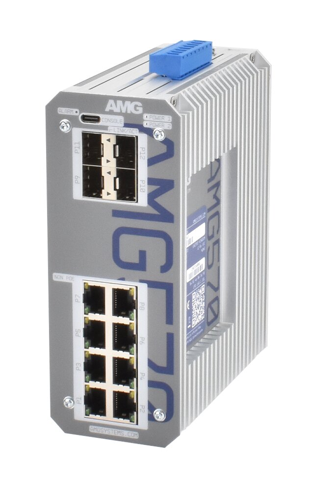 Ein grauer industrieller Netzwerk-Switch mit mehreren Ethernet-Ports und blauen Anschlüssen, beschriftet mit "AMG570".