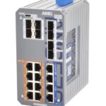 Grauer Industrie-Switch mit mehreren Netzwerkanschlüssen und blauem Verbindungselement oben.