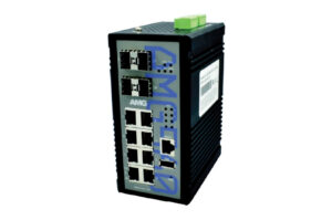 Industrieller Ethernet-Switch mit mehreren Netzwerkanschlüssen und einem AMG-Logo auf der Vorderseite.