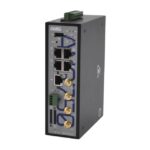 Ein industrieller Netzwerk-Switch mit mehreren Ethernet- und Antennenanschlüssen, Markenname AMG sichtbar.