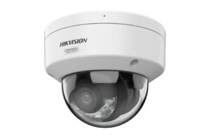 Überwachungskamera von Hikvision mit korrosionsbeständigem Gehäuse und gläserner Kuppel.