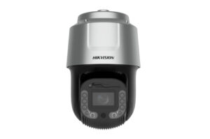 Sicherheitskamera von Hikvision mit modernem Design und mehreren Sensoren.