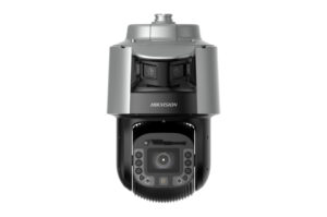 Überwachungskamera von Hikvision mit drehbarem Objektiv und zwei seitlichen Sensoren, vor weißem Hintergrund.