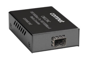 Schwarzer Medienkonverter mit Aufschrift "comnet" und Modellnummer "CWGE2SFP" auf der Oberseite.