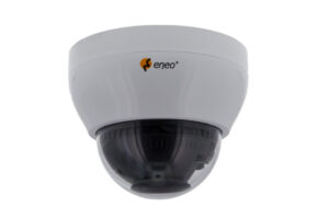 Weiß-graue Dome-Überwachungskamera mit einem eindeutigen Logo "eneo" auf der Oberseite.