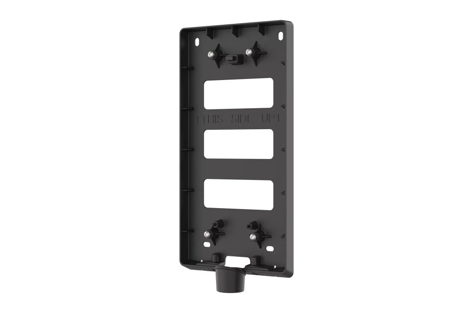 Schwarze rechteckige Montageplatte mit mehreren Schlitzen und Halterungen vor einem weißen Hintergrund.
