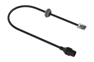 Schwarzes Kabel mit einem RJ45-Stecker an einem Ende und einem runden Anschluss am anderen.