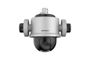 Überwachungskamera mit drehbarem Kamerakopf und Hikvision-Logo auf weißem Hintergrund.