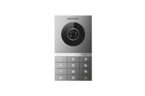 Türsprechanlage mit Kamera, Tastenfeld und sichtbarem HIKVISION-Logo.