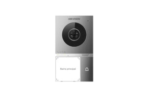 Eine silberne Gegensprechanlage mit Kamera und Display, Beschriftung "Barra principal" und Klingelsymbol sichtbar.