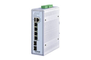 Industrieller Netzwerkswitch mit mehreren Ethernet-Ports und LEDs auf weißem Hintergrund.