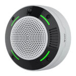 Runder Lautsprecher mit schwarzem Rand und grünen Leuchtanzeigen auf weißem Gehäuse.