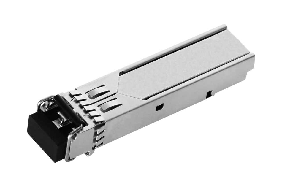 Ein silbernes SFP-Modul, das für Netzwerkverbindungen verwendet wird.