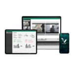 Ein Laptop, ein Tablet und ein Smartphone zeigen Sicherheitskameras und Analysedaten.