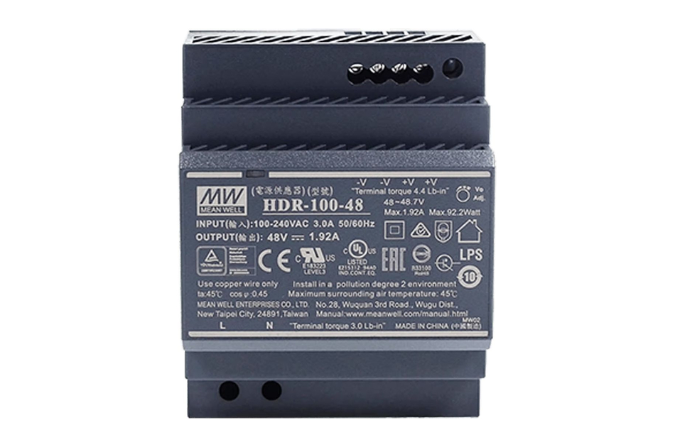 Gehäuse eines Schaltnetzteils mit technischen Spezifikationen und mehreren Anschlussklemmen.