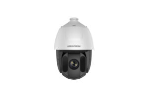Weiße Sicherheitskamera von Hikvision mit abgerundetem Gehäuse und sichtbarem Objektiv.