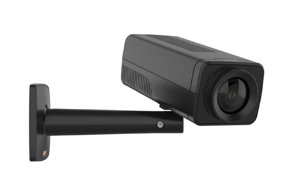 Schwarze Überwachungskamera auf einer Wandhalterung montiert, mit einem großen Objektiv.