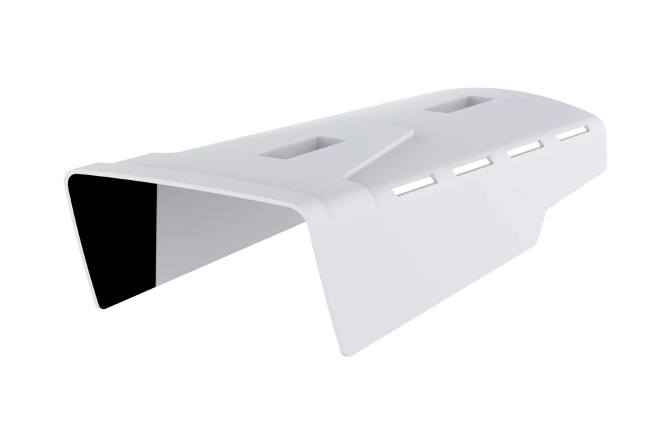 Weißes, gebogenes Kunststoffteil mit mehreren rechteckigen Öffnungen und geraden Kanten.