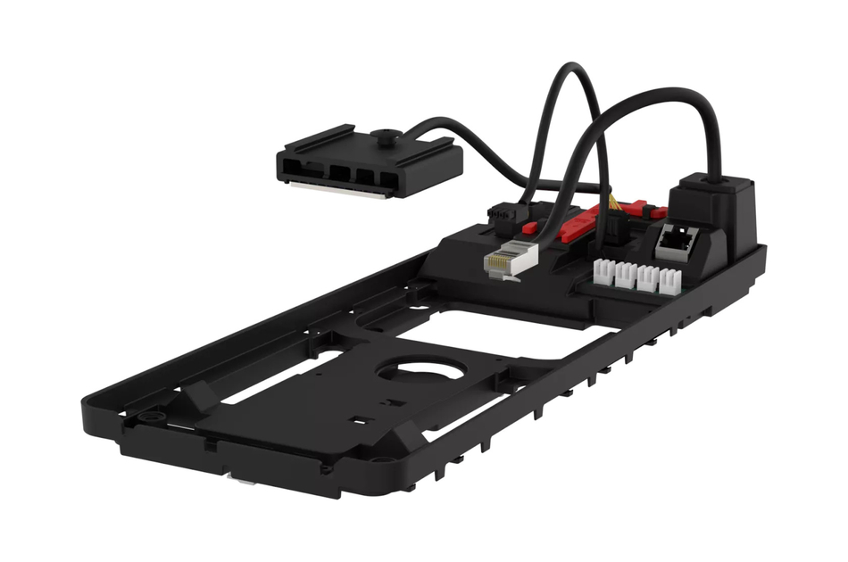 Ein internes Festplattengehäuse mit Kabelanschlüssen und Steckplätzen für Datenspeichergeräte.