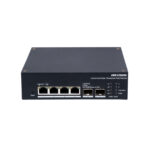 Ein schwarzer, industrieller Solar-PoE-Switch mit mehreren Ethernet-Ports und einer klaren Markenbeschriftung.