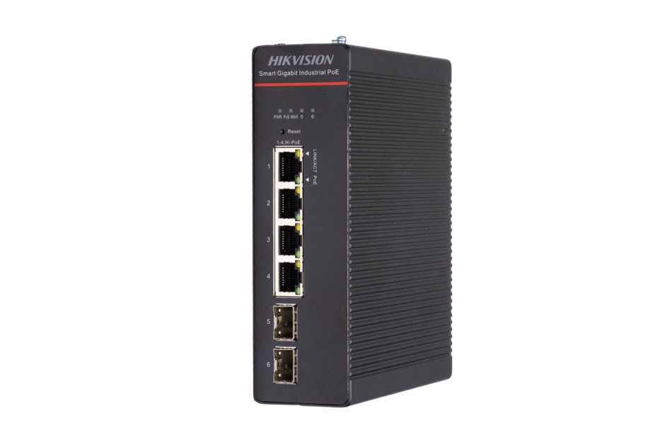 Ein schwarzer Industrie-PoE-Switch von Hikvision mit mehreren Ethernet- und SFP-Ports.