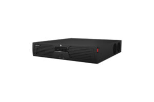 Ein schwarzer, rechteckiger Server oder Netzwerkrekorder mit Lüftungsschlitzen auf der Vorderseite.