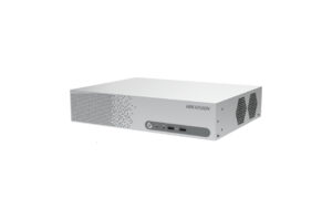 Eine silberne Überwachungskamera-Konsole von Hikvision, frontal und leicht seitlich gezeigt.