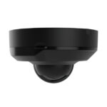 Schwarze Überwachungskamera mit halbkugelförmigem Objektiv, seitlich fotografiert.