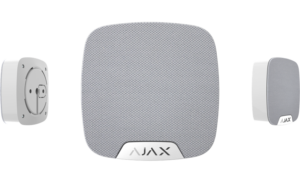 Drei graue Lautsprecher der Marke Ajax mit strukturierten Oberflächen und Logo auf der Vorderseite in verschiedenen Ansichten.