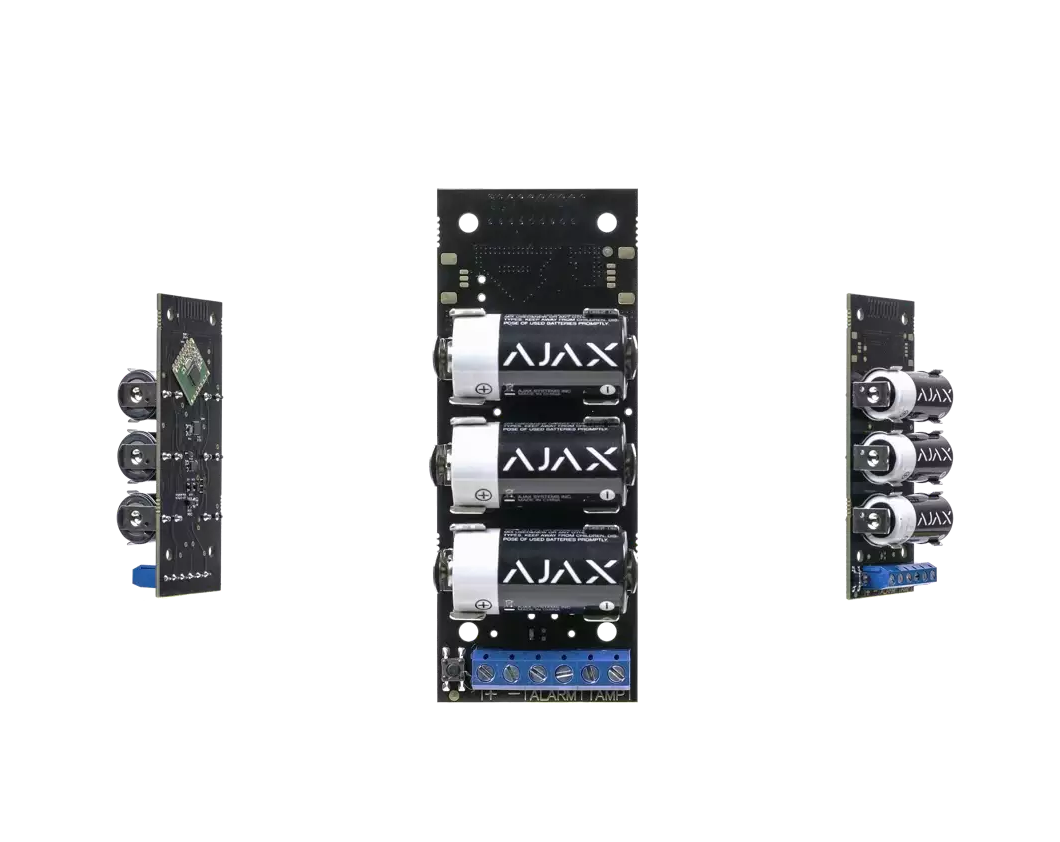 Elektronische Leiterplatine mit mehreren aufgesteckten Batterien und Anschlüssen, Teile sind vertikal angeordnet.