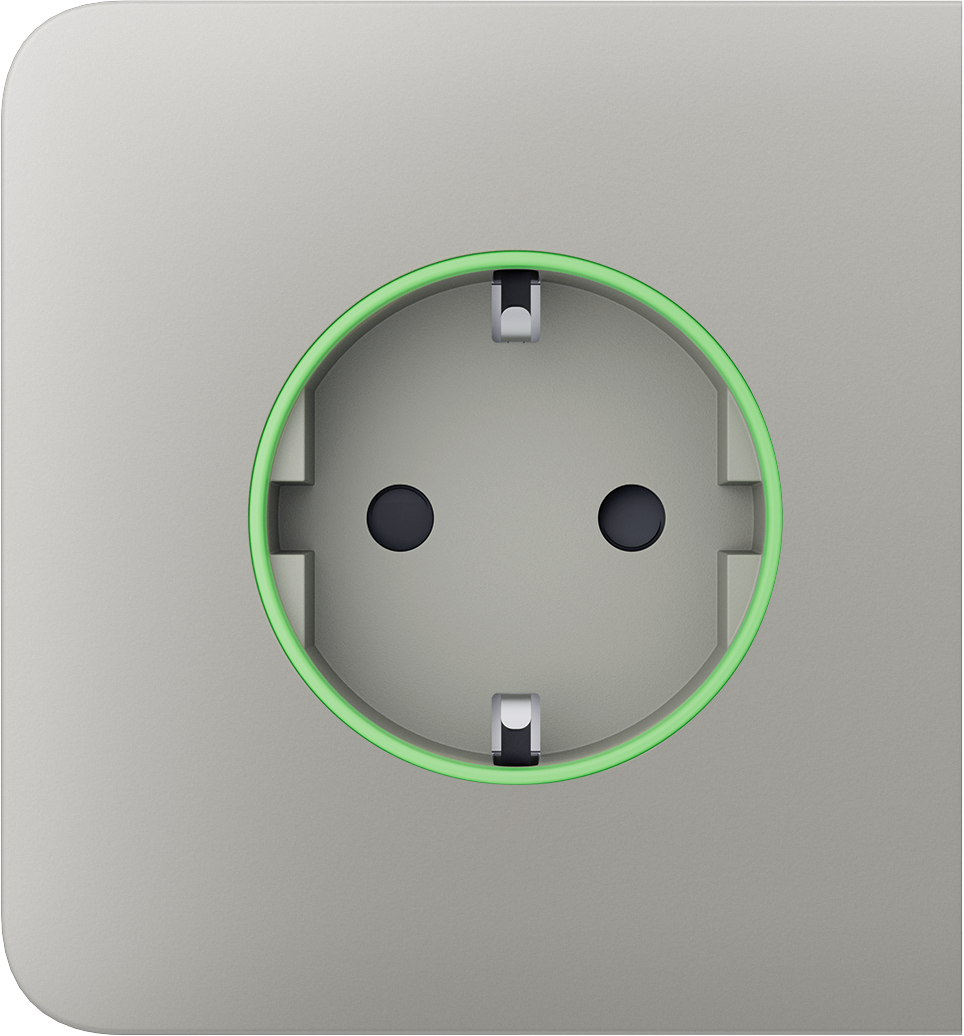 Nahaufnahme einer Steckdose mit grün beleuchtetem Rand.