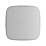 Ein weißes quadratisches Gerät mit der Aufschrift "AJAX" und kleinen LED-Anzeigen in Rot, Gelb und Grün auf der Oberseite.